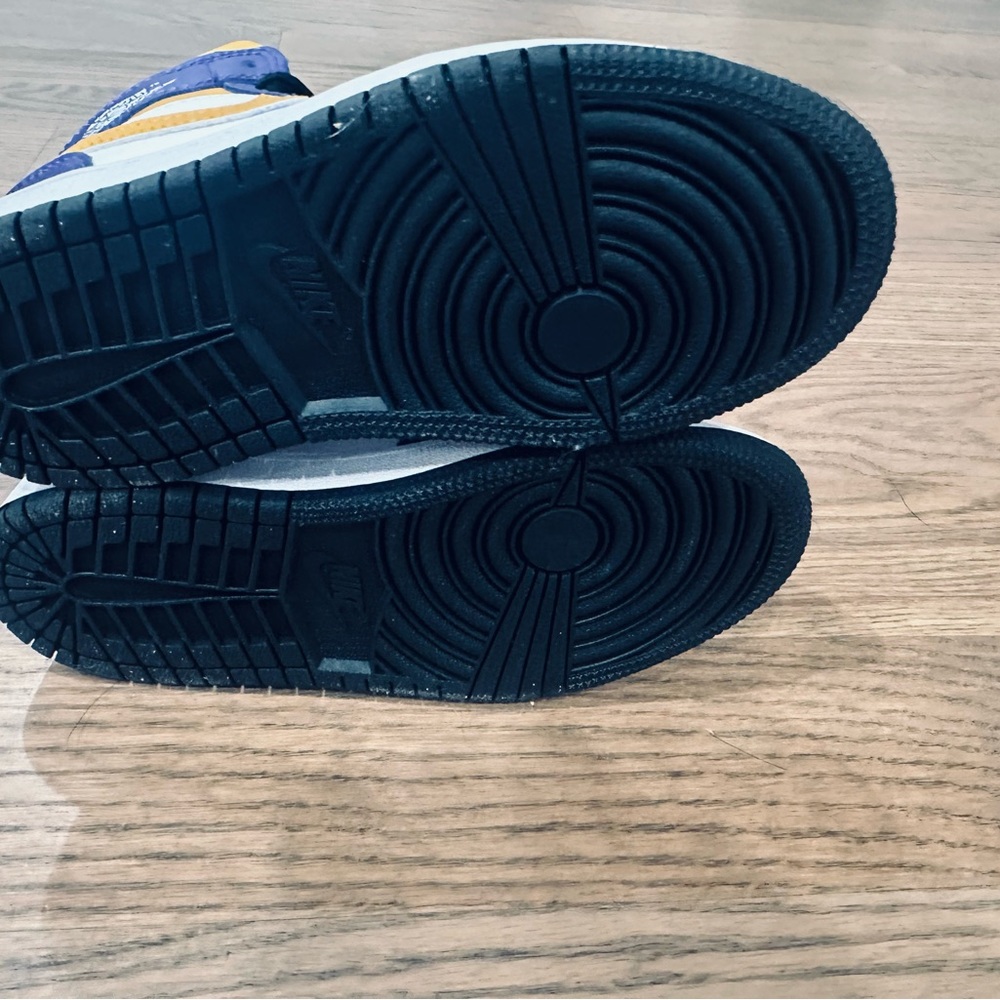 Kids Jordan ones.